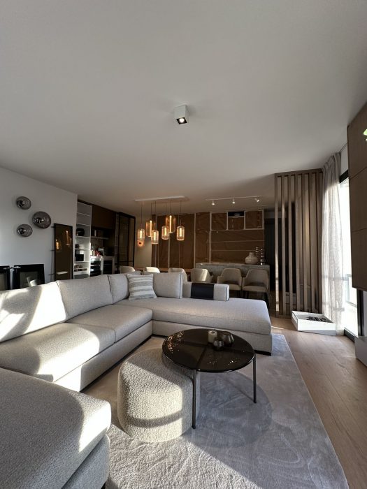 Dormitorio y baño terminados en un piso de lujo en Sierra Blanca, Marbella