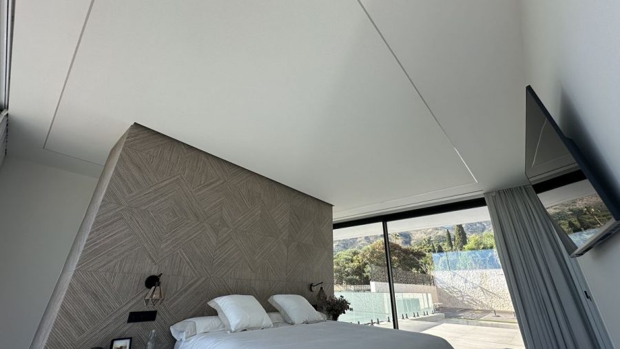 Villa de obra nueva con la pintura terminada