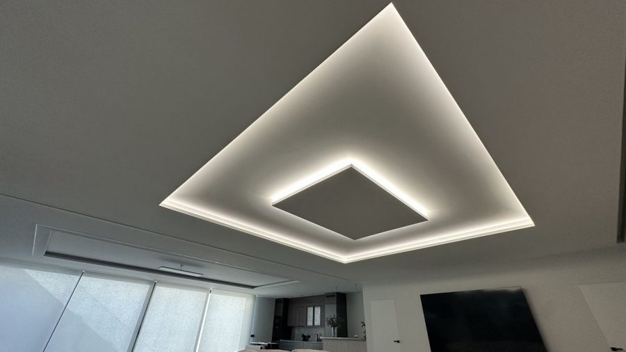 Villa de obra nueva con la pintura terminada
