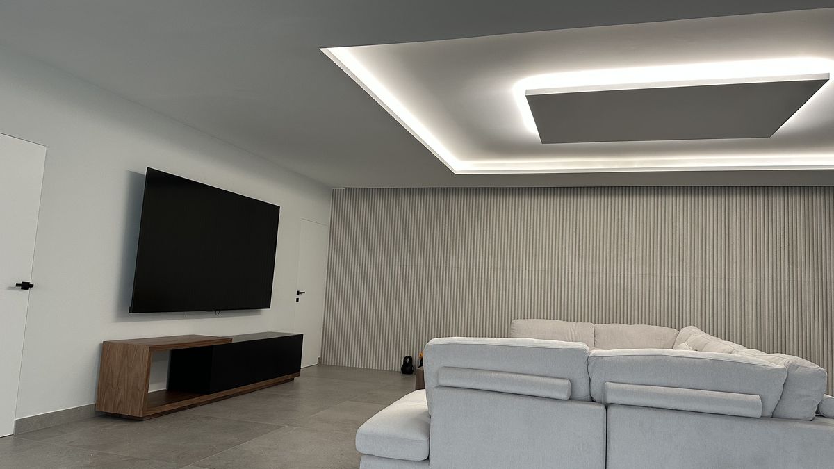 Villa de obra nueva con la pintura terminada
