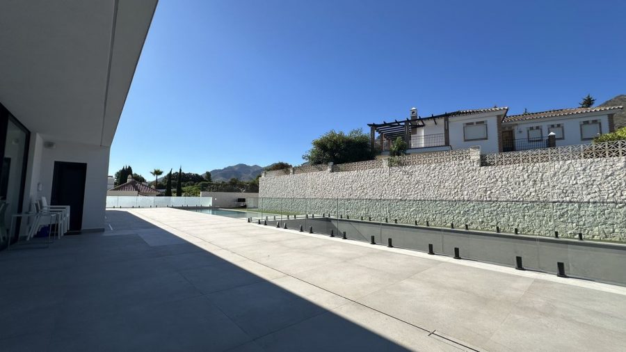 Villa de obra nueva con la pintura terminada