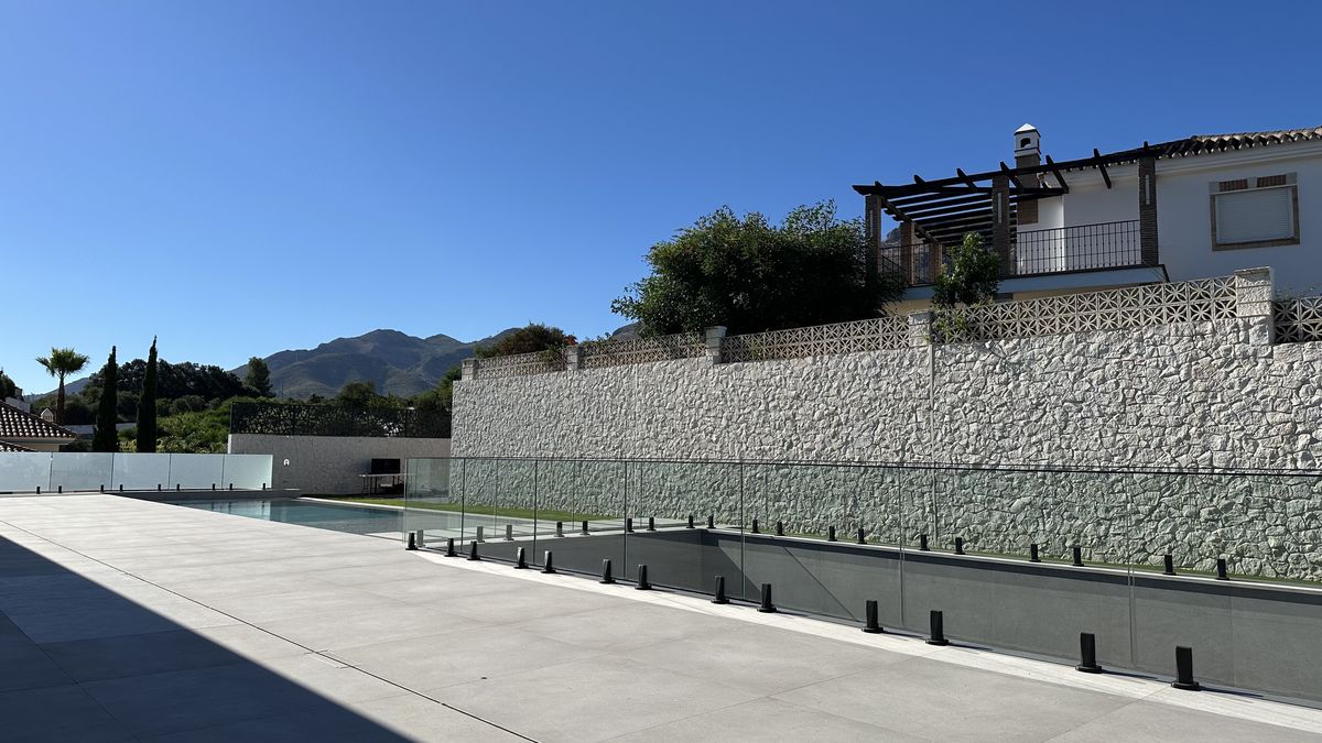 Villa de obra nueva con la pintura terminada