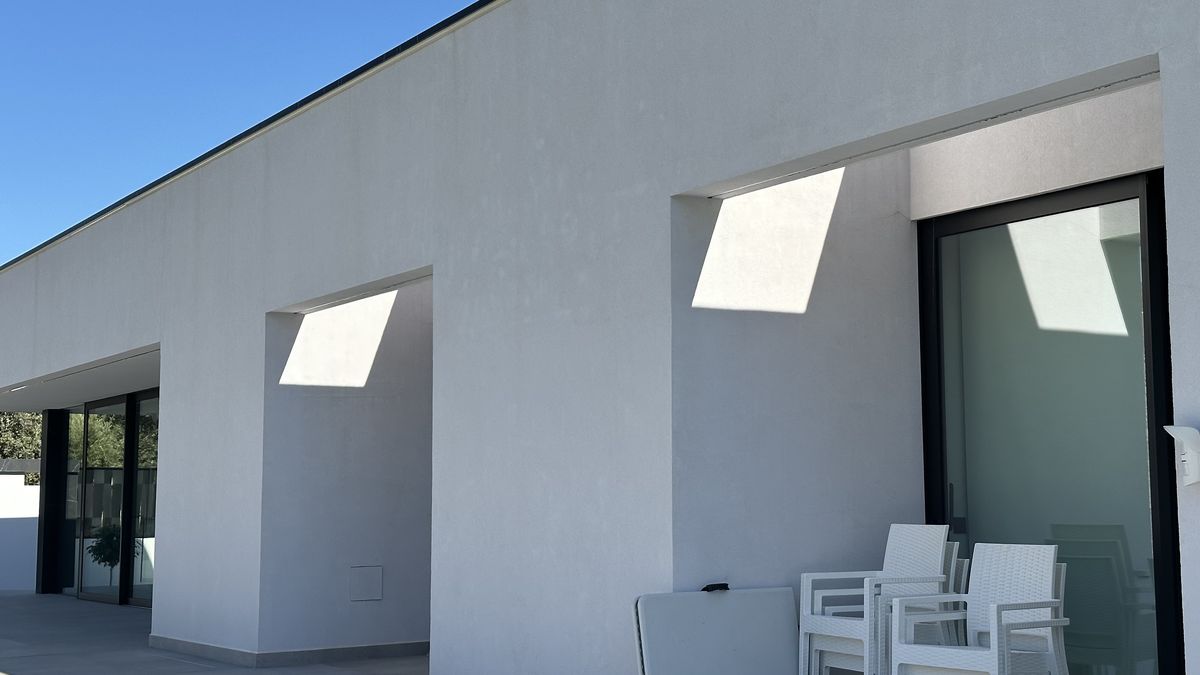Villa de obra nueva con la pintura terminada