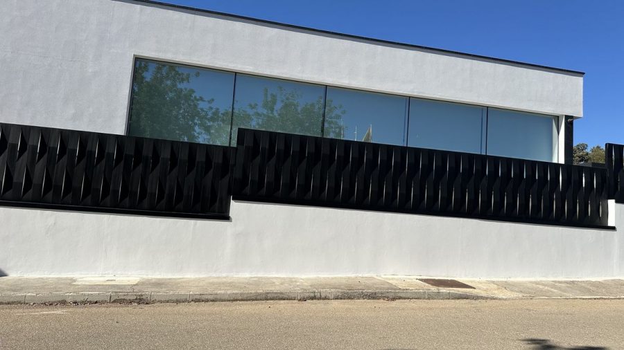 Villa de obra nueva con la pintura terminada