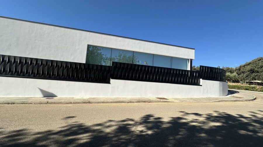 Villa de obra nueva con la pintura terminada