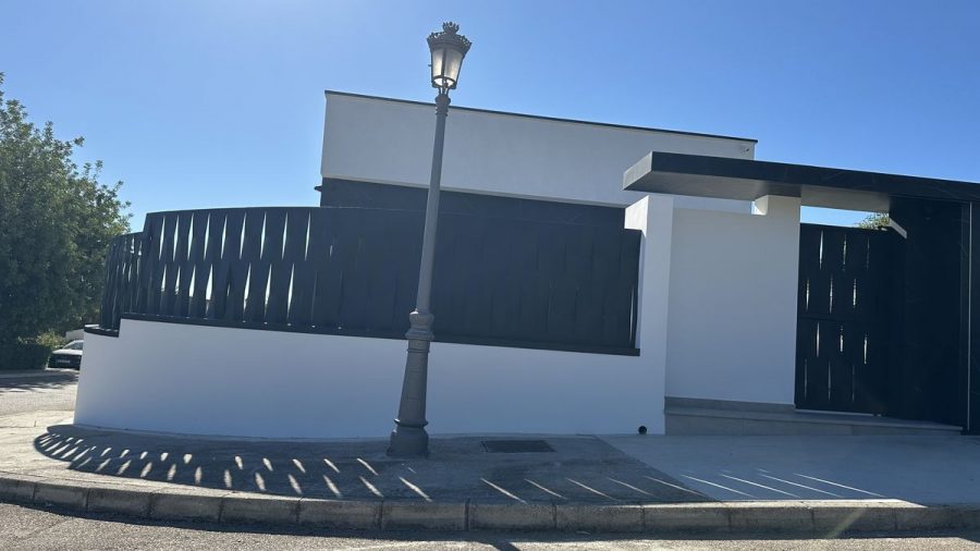 Villa de obra nueva con la pintura terminada