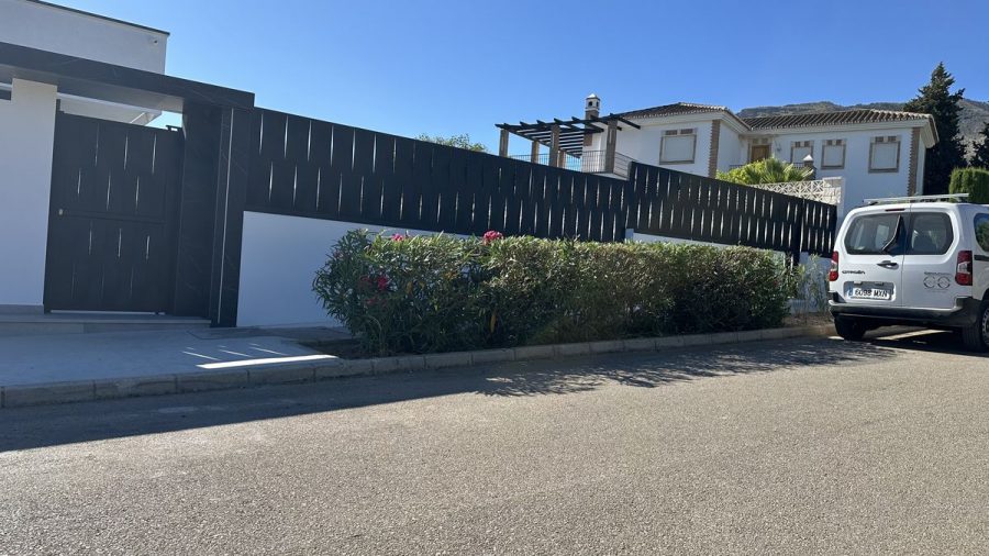 Villa de obra nueva con la pintura terminada